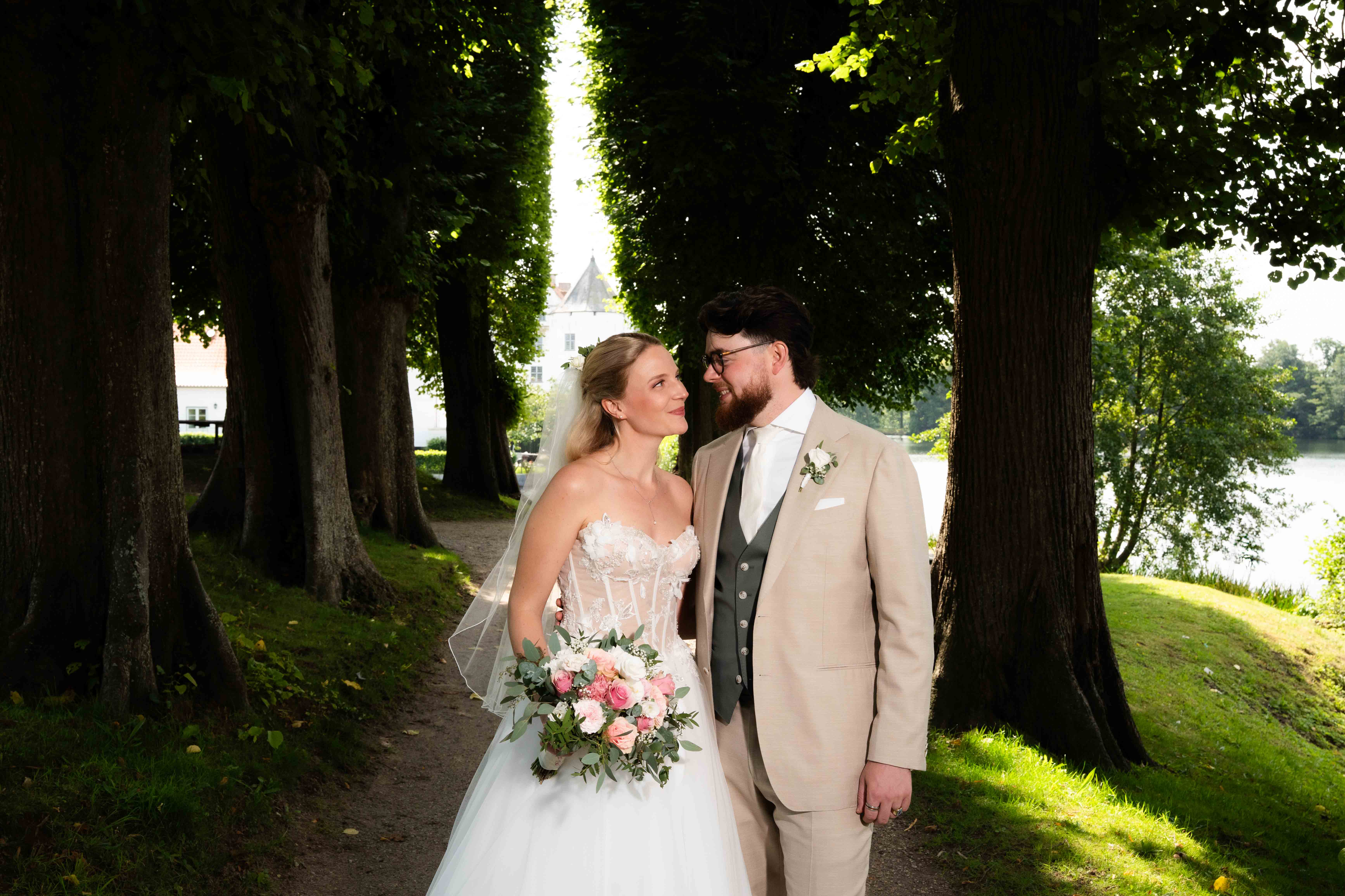 Hochzeitsfotograf Sara & Laurenz – Hochzeitsreportage in stimmungsvollem Licht